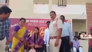 ఓబుల్ దేవర చెరువులో సీబీఎస్ఈ ఫలితాల్లో ప్రతిభ కనబరిచిన విద్యార్థులకు ప్రోత్సాహక బహుమతులు