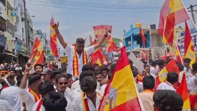 வாணியம்பாடி: பேருந்து நிலையத்தில் தமிழக வெற்றிக் கழக வேட்பாளர் மற்றும் தொண்டர்கள் போராட்டத்தில் ஈடுபட்டதால் பரபரப்பு