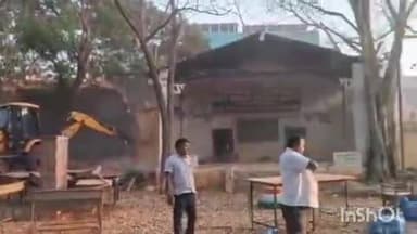 నాగర్ కర్నూల్: ప్రభుత్వ జూనియర్ కళాశాల నూతన భవన నిర్మాణం కోసం పాత భవనం కూల్చివేత