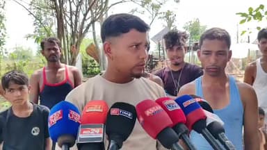 বিলাসীপাৰা ভাগ: চাপৰৰ ছাগকুটিত গাঁৱত নিশা বজ্ৰপাত পৰি একেটা পৰিয়ালৰ ৯ টা ছাগলী আৰু ৩টা গোধনৰ মৃত্যুকলৈ ভুক্তভোগীৰ প্ৰতিক্ৰিয়া।