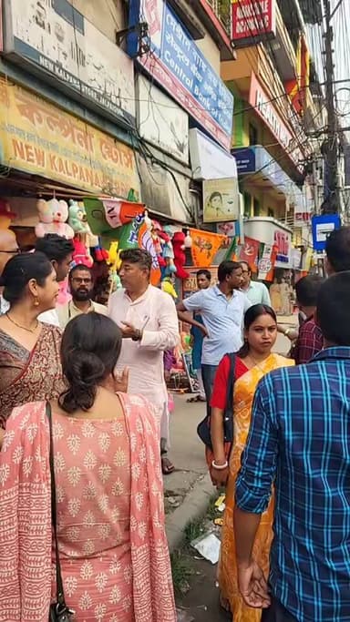 প্রচারের শেষ লগ্নে জলপাইগুড়ি সদর বিধানসভার বিজেপি প্রার্থী অনন্ত দেব অধিকারী