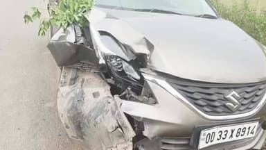 ଖଲ୍ଲିକୋଟ୍: କଞ୍ଚଣା ଛକ ନିକଟରେ ବାଇକ୍ କାର୍ ଧକ୍କା, ଜଣେ ଯୁବକ ଗୁରୁତର