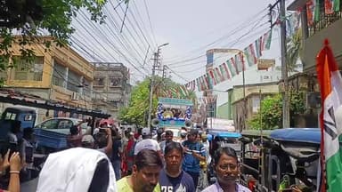 ২০২৬ এর বিধানসভার প্রার্থী নাড়ুগোপাল মুখার্জির সঙ্গে শেষ ভোট প্রচারে শ্রাবন্তী.....