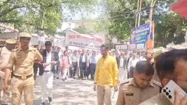 बहराइच: दीवानी न्यायालय से कलेक्ट्रेट परिसर तक अधिवक्ताओं ने पेट्रोल-डीज़ल की कमी को लेकर किया प्रदर्शन, सौंपा ज्ञापन