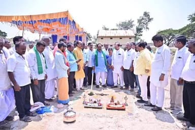 ನವಲಗುಂದ: ಪಟ್ಟಣದಲ್ಲಿ ಕೃಷಿಕ ಸಮಾಜ ತಾಲ್ಲೂಕು ಘಟಕದ ವತಿಯಿಂದ ನೂತನ ಕಟ್ಟಡ ನಿರ್ಮಾಣ ಕಾಮಗಾರಿಗೆ ಶಾಸಕ ಎನ್ ಎಚ್ ಕೋನರೆಡ್ಡಿ ಚಾಲನೆ