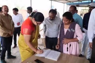 నిర్మల్: నిర్మల్ జిల్లా కలెక్టరేట్ సమీపంలో గల ఈవీఎం గోదాం కేంద్రాన్ని తనిఖీ చేసిన జిల్లా కలెక్టర్ అభిలాష అభినవ్