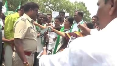 ದೇವದುರ್ಗ: ದೇವದುರ್ಗದಲ್ಲಿ ಟೈಯರಿಗೆ ಬೆಂಕಿ ಹಚ್ಚಿ ಮಹಿಳಾ ಮಸೂದೆ ವಿರೋಧಿಸಿದ ಕಾಂಗ್ರೆಸ್ ವಿರುದ್ಧ ಅಸಮಾಧಾನ