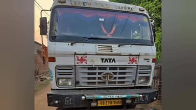 ଦେବଗଡ: ନୂଆଭୁଇଁ ନିକଟରୁ ବେଆଇନ ବାଲି ବୋଝେଇ 2 ହାଇୱା ଜବତ