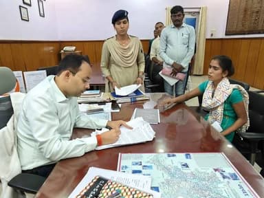 *ज़िला पदाधिकारी ने दैनिक जनता दरबार में सुनी आमजनों की समस्याएँ*
गया, 21 अप्रैल 2026, जिलाधिकारी, गया श्री शशांक शु...