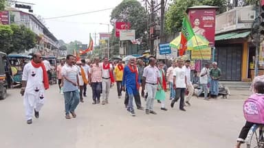 মাথাভাঙা ১: প্রচারের শেষ দিনে মাথাভাঙ্গা শহরে বিজেপির পক্ষ থেকে রোড শো