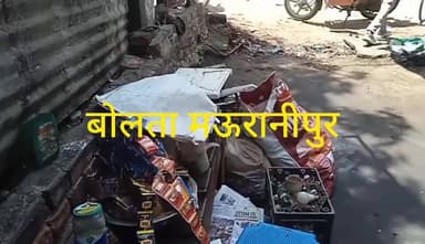 जालौन किराना की दुकान में जा घुसा ट्रैक्टर सेल्समैन को रौद्रता हुआ दुकान में जा घुसा ट्रैक्टर