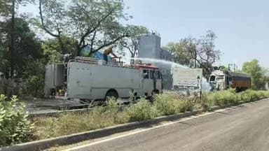 राठ: सैदपुर गांव के पास रॉन्ग साइड से आ रहे तेज रफ्तार ट्रक की टक्कर से पिकअप (लोडर) के परखच्चे उड़े, दोनों चालक गंभीर घायल