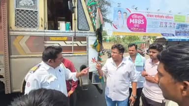 जळगाव: आकाशवाणी चौकात भरधाव ट्रकची कारला धडक; सुदैवाने मोठी दुर्घटना टळली