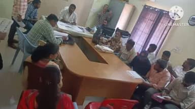 హిందూపురం తహసిల్దార్ కార్యాలయంలో 137 మంది BLO లకు షోకాస్ నోటీసులు జారీ చేసిన అధికారులు