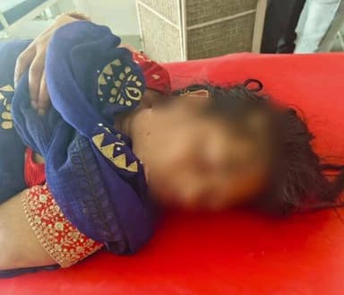 सारंगपुर: सारंगपुर यात्री प्रतीक्षालय में अज्ञात कारणों से महिला की मौत, पुलिस ने शव का पोस्टमार्टम करवाकर दफनाया