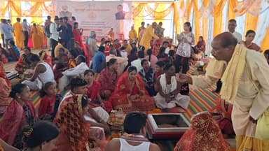 ସୋନପୁର: ଟାଉନହଲରେମୁଖ୍ୟମନ୍ତ୍ରୀ କନ୍ୟା ବିବାହ ଯୋଜନା ଅଧୀନରେ ଜିଲ୍ଲାସ୍ତରୀୟ ସାମୁହିକ ବିବାହ କାର୍ଯ୍ୟକ୍ରମ ୧୭ ଯୋଡା ବରବଧୂଙ୍କ ବିବାହ ସମ୍ପୂର୍ଣ୍ଣ