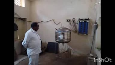 నవాబ్పేట: అంగన్వాడీ టీచర్లకు ప్రభుత్వం అందించిన స్మార్ట్ఫోన్లను పంపిణీ చేసిన ఎమ్మెల్యే కాలే యాదయ్య