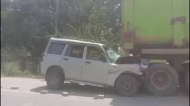 कायमगंज: गांव करनपुर पुठरी स्थित सूर्यांश पेट्रोल पंप के पास डंपर से टकराई स्कॉर्पियो, एक की हुई मौत, आठ लोग घायल