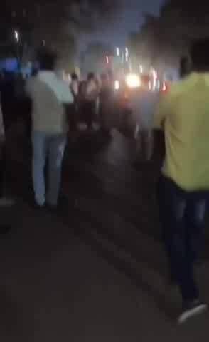 ಹಾಸನ: ನಗರದ ಪ್ರಮುಖ ರಸ್ತೆಯಲ್ಲಿ ಗಾಂಜಾ ಆಮಲಿನಲ್ಲಿ ಯುವಕನ ರಂಪಾಟ ಪೊಲೀಸರು ಹೈರಾಣ