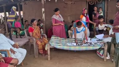 అసిఫాబాద్: చిచ్పల్లి గ్రామంలో 58 మందికి వైద్య పరీక్షలు 46 మందికి మందులు పంపిణీ చేసిన ఆరోగ్య విస్తీర్ణ అధికారి రవిదాస్