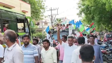 கோவில்பட்டி: கோவில்பட்டி திருநெல்வேலி சாலையில் உள்ள அதிமுக தேர்தல் அலுவலகத்தில் இருந்து இறுதி கட்ட பிரச்சார ஊர்வலம்