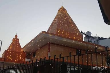 गोरखपुर: बधाई के पैसे से किन्नर गुरु प्रेमा ने पादरी बाजार में 85 लाख का मंदिर बनाया, 24 तारीख को प्राण प्रतिष्ठा होगी संपन्न