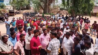 కొత్తవలస దళిత కాలనీలోకి అమ్మవారి ఘటాలు తెప్పించాలని సబ్ కలెక్టర్ కార్యాలయం ముందు నిరసన తెలిపిన నందమూరి కాలనీ వాసులు