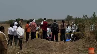 शेगाव: गुप्त माहितीवरून जामगाव शिवारातून पोलिसांनी जमिनीतून उकरून काढला मृतदेह! खून करून मृतदेह पुरवून ठेवल्याचा संशय