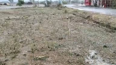 ಲಕ್ಷ್ಮೇಶ್ವರ: ಲಕ್ಷ್ಮೇಶ್ವರ ತಾಲ್ಲೂಕಿನ ಹಲವು ಭಾಗಗಳಲ್ಲಿ ಆಲಿಕಲ್ಲು ಮಳೆ