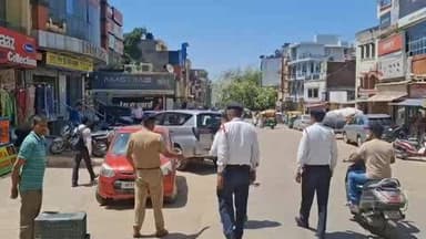 पंचकूला: कालका में ट्रैफिक व्यवस्था सुधारने के लिए पुलिस का एक्शन, रेलवे रोड पर रॉन्ग पार्किंग के 20 चालान काटे