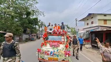 দিনহাটা ১: নির্বাচন প্রচারের শেষ দিনে দিনহাটা বিধানসভার বিজেপি প্রার্থীর দিনহাটা শহরের রোড শো করলেন