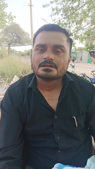 गणेशगंज खरीद केंद्र पर भेजा फटाफट बार दाना तुलाई कार्य हो रहा बंद अधिकारी नहीं दे रहे ध्यान किसानों को हो रही परेशानी