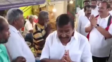 திருச்சி: TVK தலைவர் நடிகர் விஜய் போட்டியிடும் திருச்சி கிழக்கு தொகுதியை திமுக வேட்பாளருக்கு ஆதரவு தெரிவித்து மார்க்கெட் பகுதியில் வாக்கு சேகரித KN நேரு