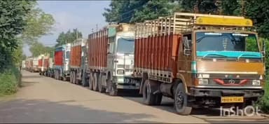 बनखेड़ी: डिस्कलर के नाम पर 22 ट्रक लौटे, धीमी खरीदी से नाराज़ किसानों के लिए प्रशासन ने संभाली व्यवस्था