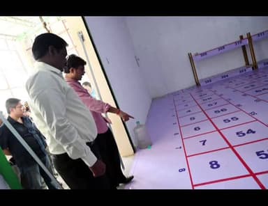 திருவண்ணாமலை: திருவண்ணாமலை மாநகராட்சியில் வாக்கு என்னும் மையத்தில் வாக்கு பெட்டி வைக்கும் அறையை பார்வையிட்டு அதிகாரிகள் ஆய்வு