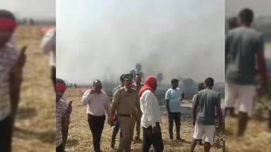 भरथना: भरथना क्षेत्र के रपटपुरा, नगला भोज और नगला अंते में कूड़े के ढेर से लगी आग, तीन गांवों की सैकड़ों बीघा फसल हुई राख