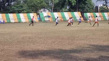 ଝାରସୁଗୁଡା: ଝାରସୁଗୁଡା ଓଏସଏପି ବାଟାଲିୟନ ପଡ଼ିଆ ଠାରେ ଆୟୋଜିତ ମୁଖ୍ୟମନ୍ତ୍ରୀକପ ଟ୍ରଫି ଫୁଟବଲ ଟୁର୍ଣ୍ଣାମେଣ୍ଟର ୧୭ତମ ମ୍ୟାଚ ଅନୁଷ୍ଠିତ