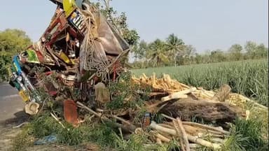 ಕಲಘಟಗಿ: ಕಲಘಟಗಿ ತಾಲ್ಲೂಕಿನ ಹಿಂಡಸಗೇರಿ ಗ್ರಾಮದ ಹತ್ತಿರ ಚಾಲಕನ ನಿಯಂತ್ರಣ ಕಳೆದುಕೊಂಡ ಲಾರಿ ಮರಕ್ಕೆ ಗುದ್ದಿ ಅಪಘಾತ