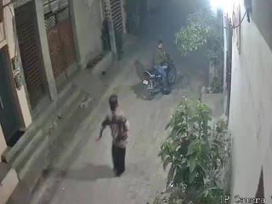 ਲੁਧਿਆਣਾ ਪੂਰਬੀ: ਟਿੱਬਾ ਰੋਡ ਵਿਖੇ ਮਾਮੂਲੀ ਬਹਿਸ ਨੂੰ ਲੈ ਕੇ ਐਕਟੀਵਾ ਸਵਾਰ ਨੌਜਵਾਨਾਂ ਨੇ ਘਰ ਨੂੰ ਲਗਾਈ ਅੱਗ