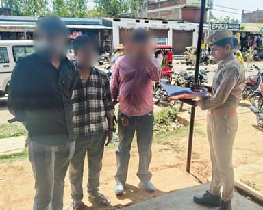 #नारी_सुरक्षा_सम्मान_स्वावलंबन हेतु चलाए जा रहे अभियान #MissionShakti5 के तहत थाना कालिंजर की मिशन शक्ति टीम/एंटी रोमियो...