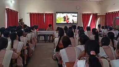 थाना पूराकलन्दर क्षेत्रान्तर्गत माधव सर्वोदय इंटर कॉलेज में बालिकाओं को सुरक्षा एवं सतर्कता के महत्व व जागरूकता हेतु लघु...