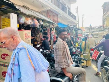 सोरों के मुख्य बाजार में ‘जाम का जंजाल’—घंटों फंस रहे श्रद्धालु और स्थानीय लोग
अनाज मंडी से कछला गेट तक अतिक्रमण का कब्ज...