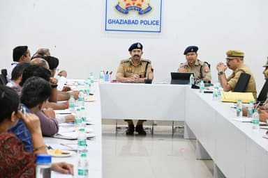 आज दिनांक 21.04.2026 को श्री केशव कुमार चौधरी, अतिरिक्त पुलिस आयुक्त मुख्यालय एवं अपराध द्वारा जनपद गाजियाबाद के समस्त ब...