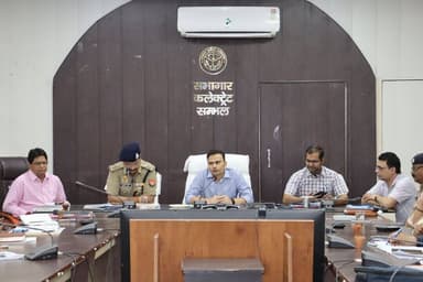 #SPSambhal @Krishan_IPS की अध्यक्षता में आगामी होमगार्ड भर्ती परीक्षा के सम्बंध मे क्लेक्ट्रेट सभागार बहजोई में बैठक आह...