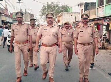 #SP_KSJ के निर्देशन में कासगंज पुलिस द्वारा कानून एवं शांति व्यवस्था और अधिक सुदृढ़ बनाये रखने हेतु थाना क्षेत्रांतर्गत ...