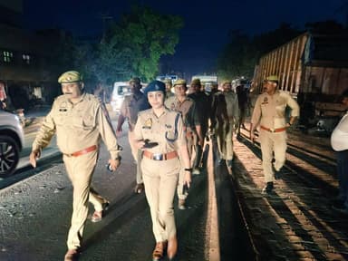 #SP_KSJ के निर्देशन में क्षेत्राधिकारी सहावर द्वारा मय फोर्स कानून एवं शांति व्यवस्था और अधिक सुदृढ़ बनाये रखने हेतु थान...