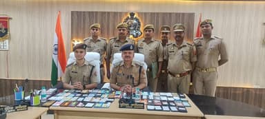 🟢पुलिस अधीक्षक कासगंज के निर्देशन में जनपदीय साइबर सेल पुलिस टीम द्वारा जनपद में गुम हुये 75 मोबाइल फोन किये बरामद । गुम...