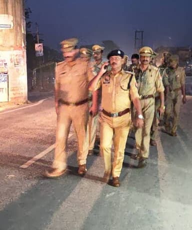 जनपद कुशीनगर में शान्ति/सुरक्षा एवं कानून व्यवस्था को सुदृढ़ बनाये रखने हेतु क्षेत्राधिकारी खड्डा श्री विरेन्द्र कुमार ...