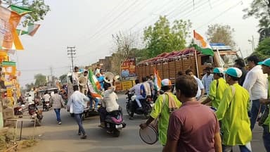 তৃণমূল কংগ্রেসের প্রার্থী রবিউল আলম চৌধুরীর সমর্থনে ির্বাচনের শেষ পর্বের প্রচার র্যালি।