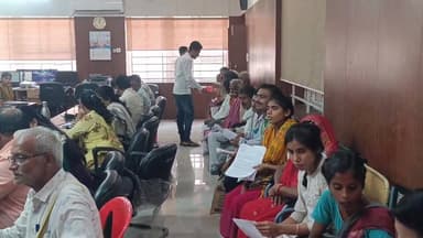 💠
भीषण गर्मी को देखते हुए कलेक्टर श्री सोमेश मिश्रा द्वारा जनसुनवाई कक्ष में ही आवेदनकर्ताओं को बिठाया गया और सभी को शरब...